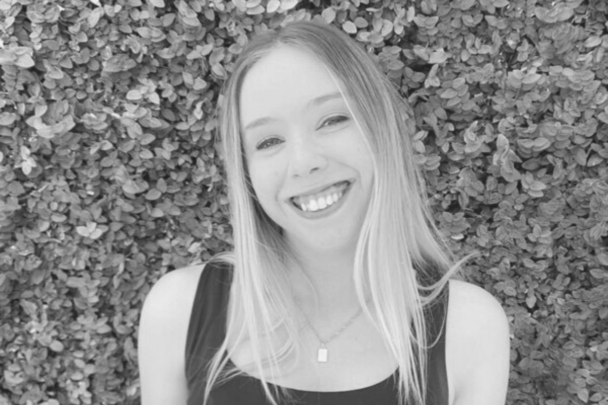 Zoe headshot