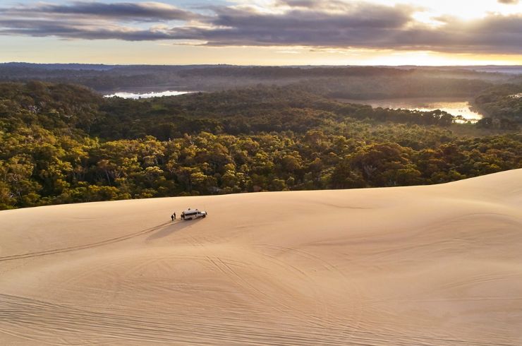 4WD on sand dunes, Pemberton Discovery Tours