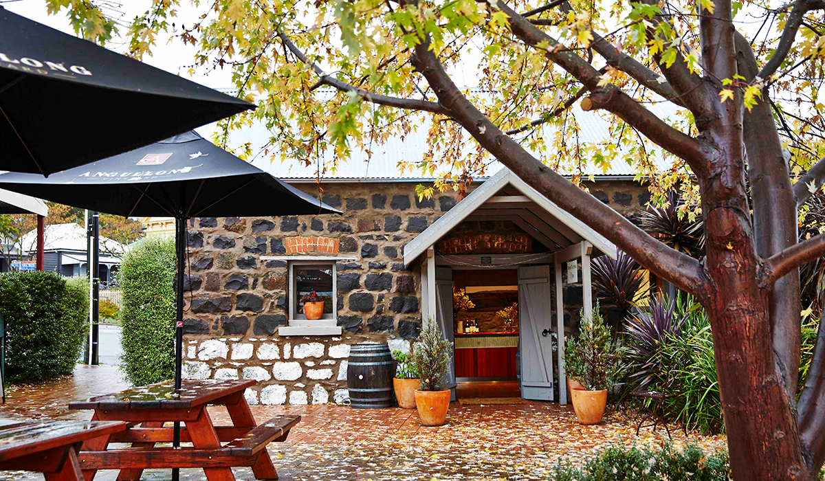 Angullong outdoor dining area